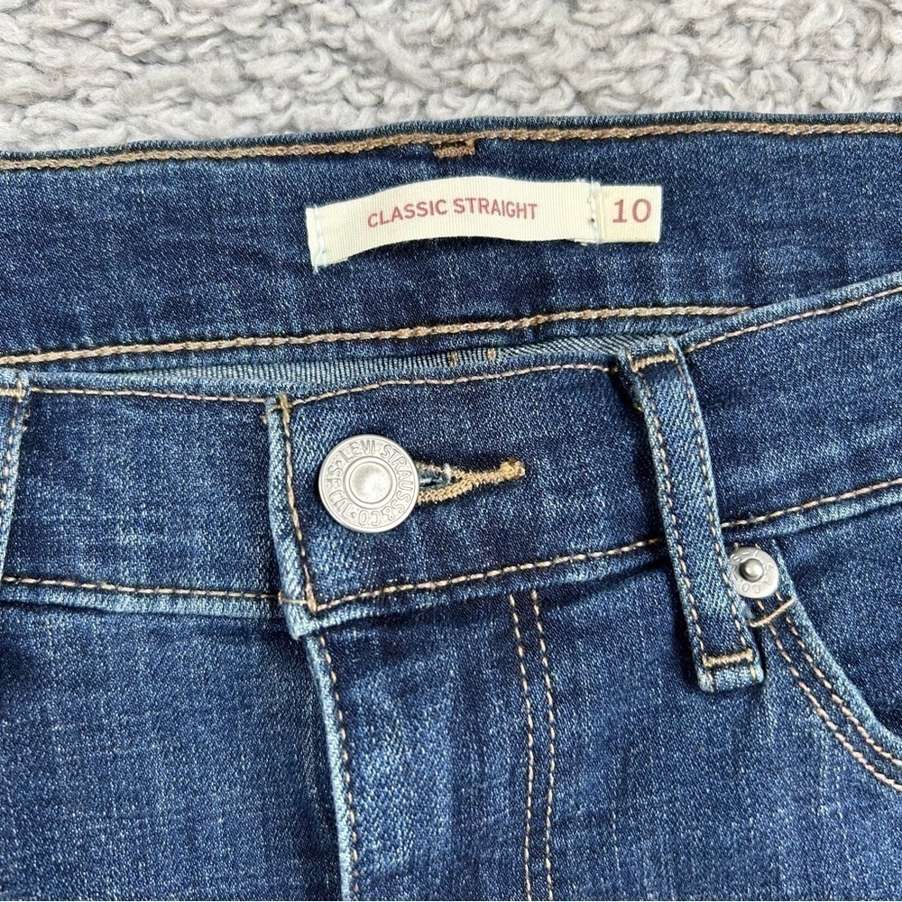 Levi's Jeans Womens 10 Classic Straight Dark Wash Casual Denim Basic Modest - Picture 2 of 4